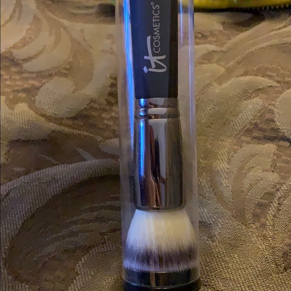 📣Brand new It Cosmetics Heavenly Luxe No 6 brush - Picture 3 of 3